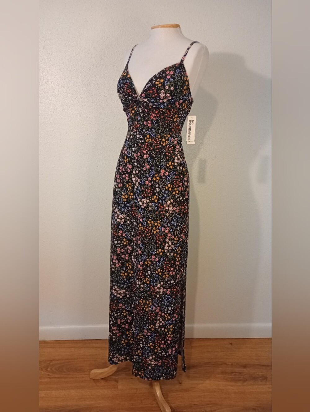 Cheerful Twist-fromt Floral Stretch Maxi from NoBo